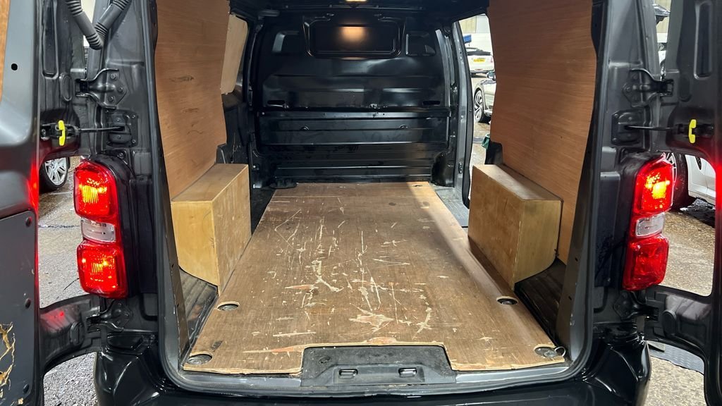 Used Vauxhall Vivaro 2022 for sale - 77188232: Photo 7