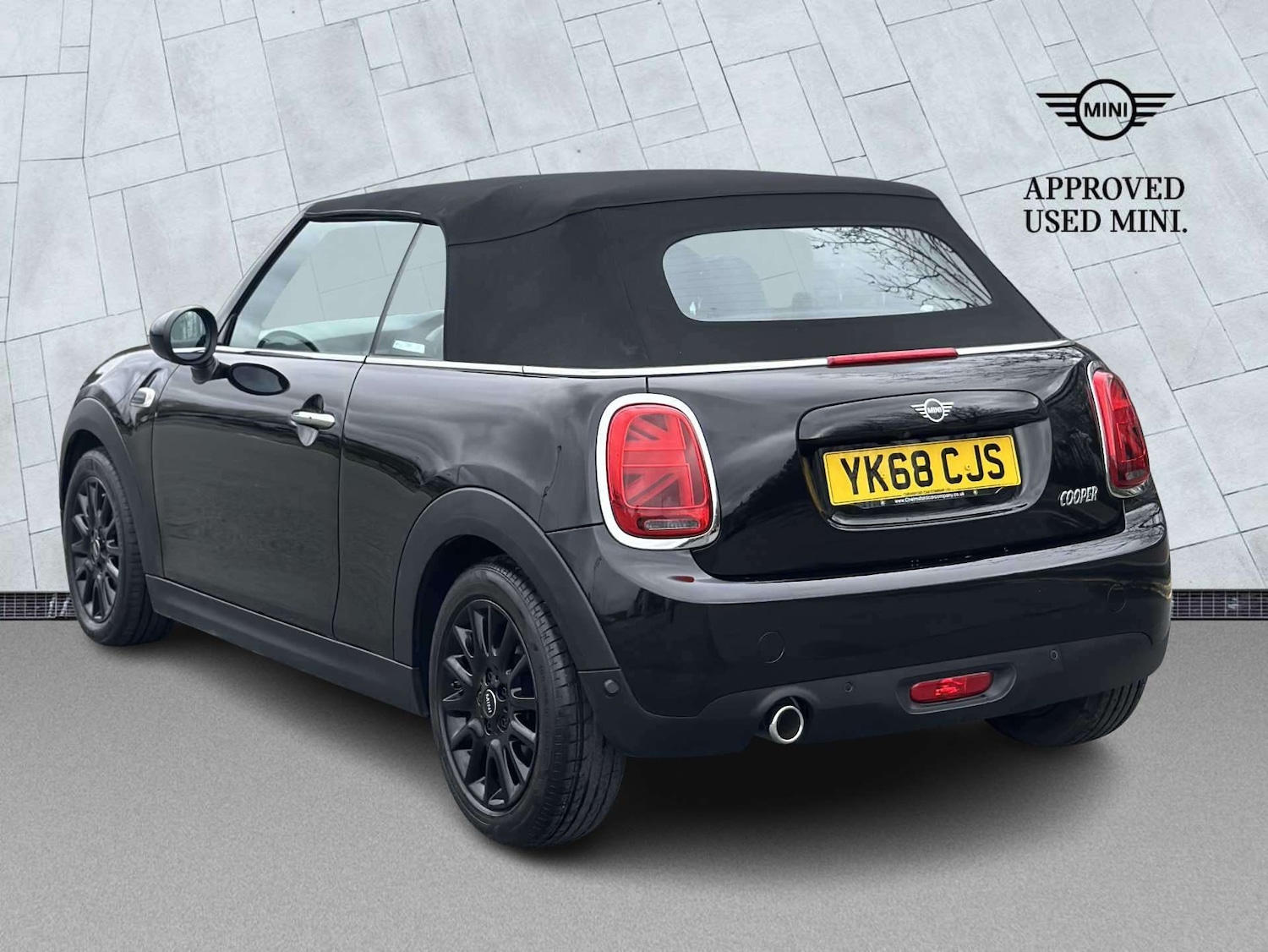 Used MINI Convertible 2018 for sale - 78192739: Photo 2