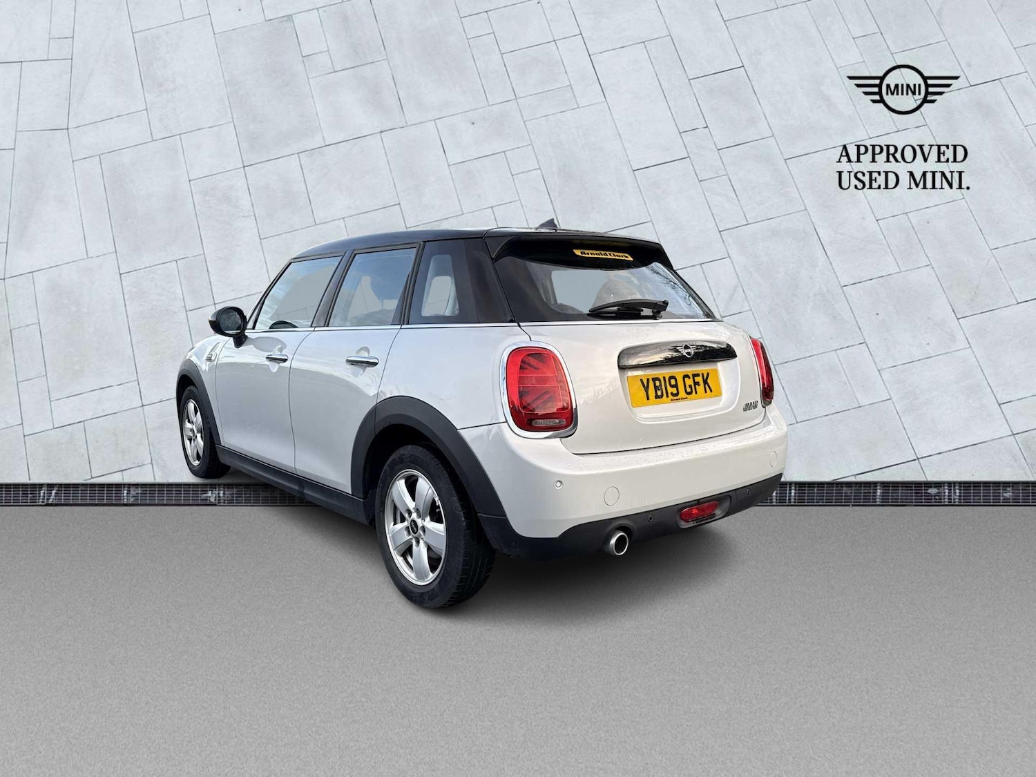 Used MINI Hatch 2019 for sale - 76957540: Photo 2