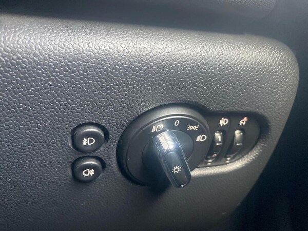 Used MINI Hatch 2018 for sale - 76299350: Photo 24