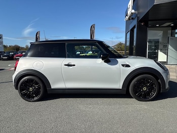 Used MINI Hatch 2022 for sale - 76422355: Photo