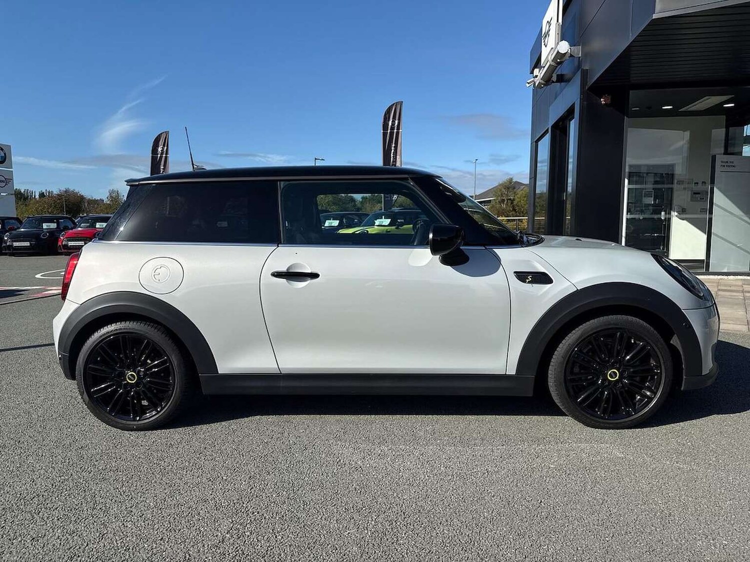 Used MINI Electric Hatch 2022 for sale - 76596533: Photo 3