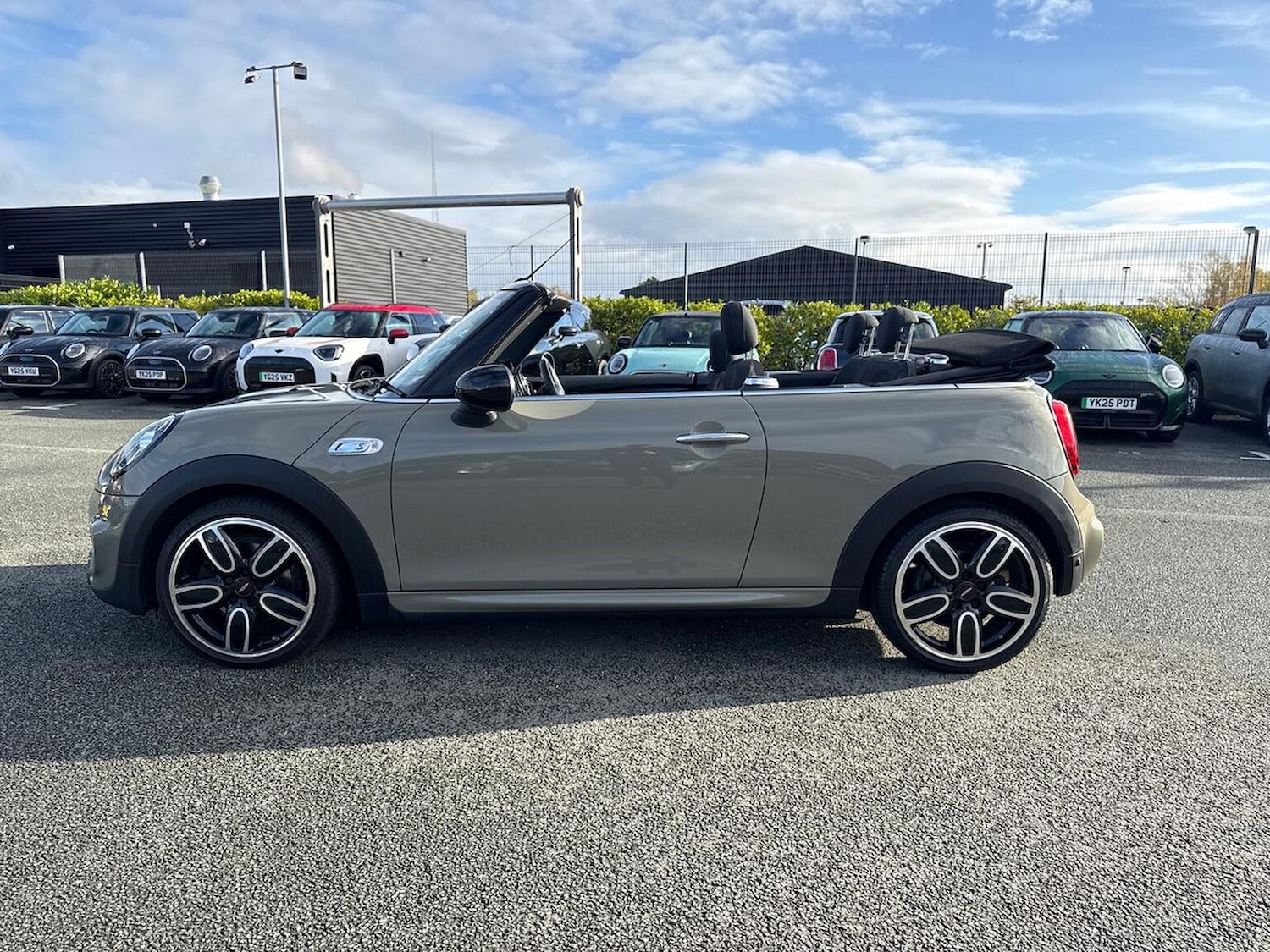 Used MINI Convertible 2019 for sale - 76353661: Photo 19