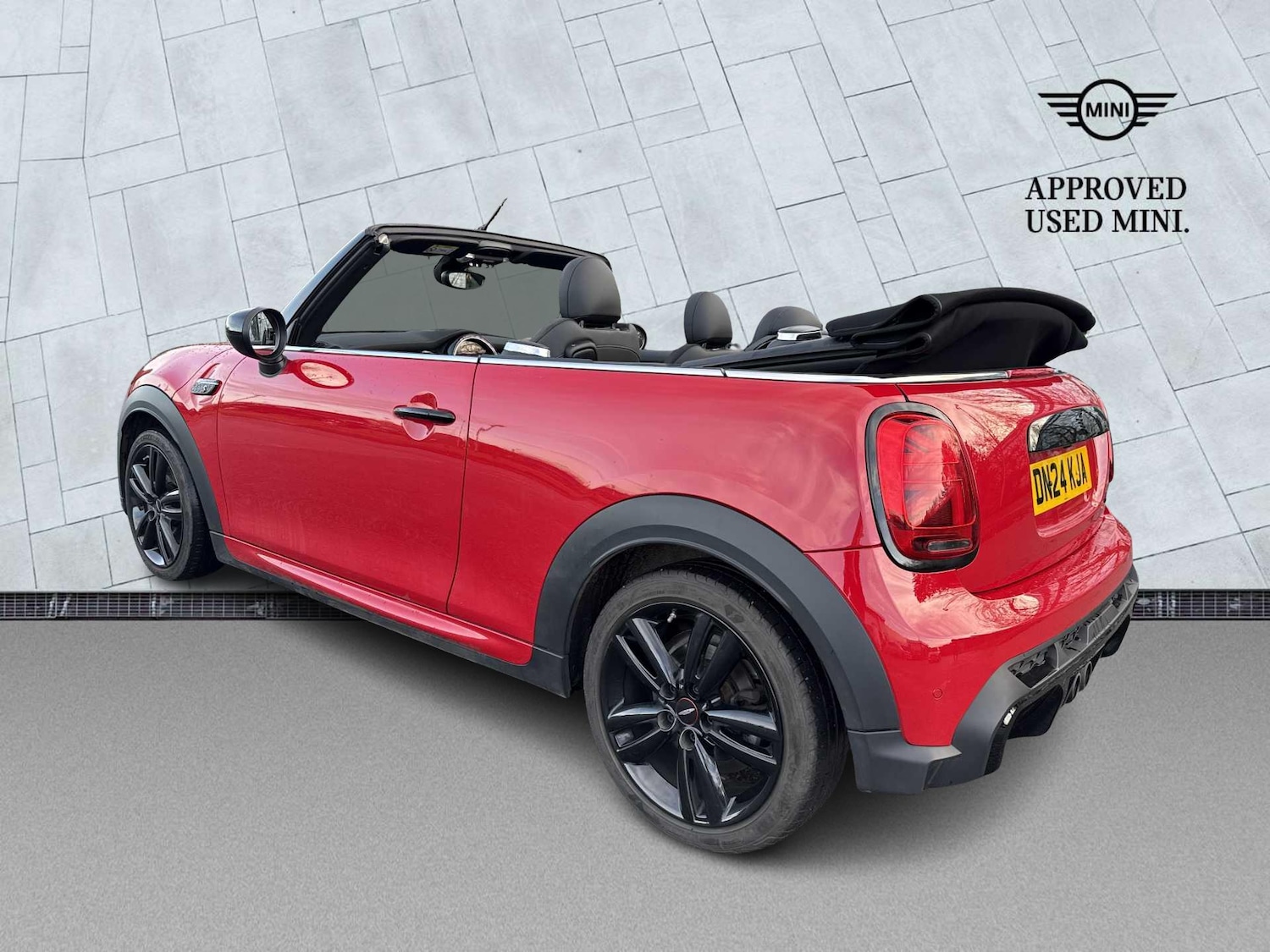 Used MINI Convertible 2024 for sale - 77488357: Photo 2
