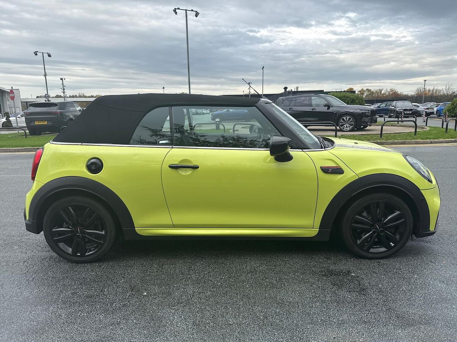 Used MINI Convertible 2023 for sale - 76478169: Photo 3