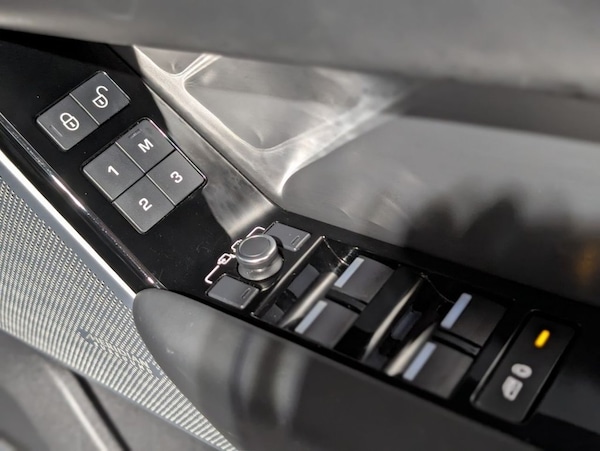 Used Land Rover Range Rover Velar 2017 for sale - 74866278: Photo 19