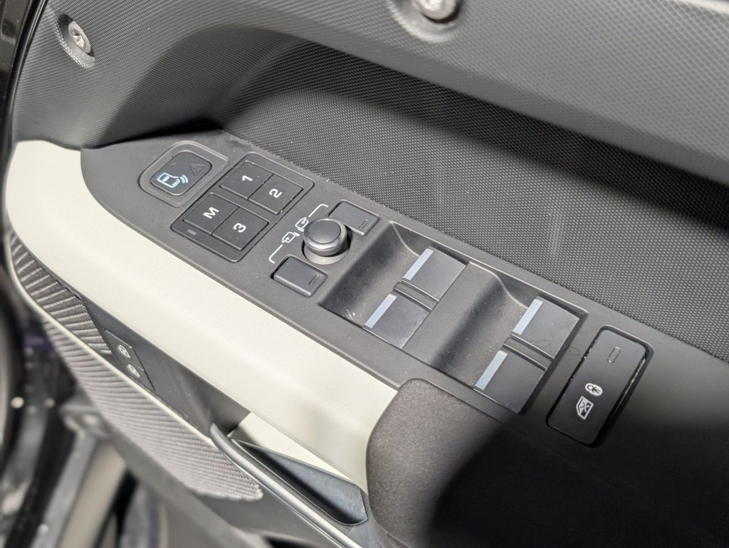 Used Land Rover Defender 2022 for sale - 76950439: Photo 20