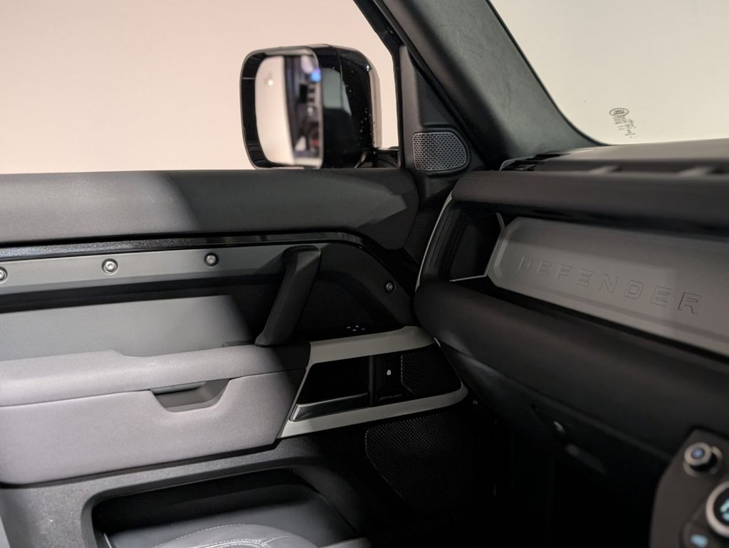 Used Land Rover Defender 2022 for sale - 76950439: Photo 40