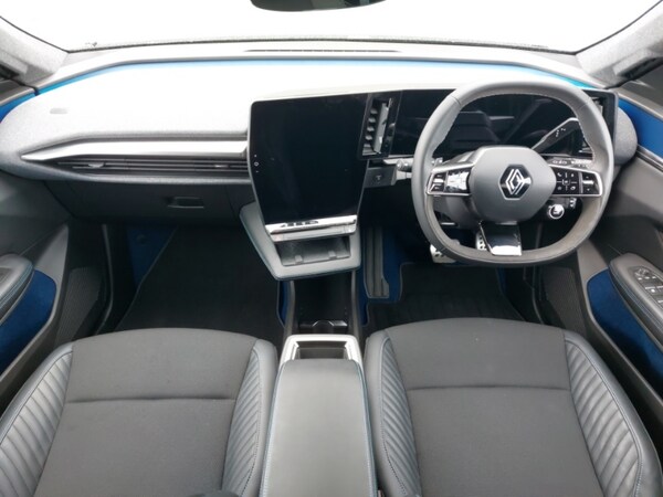 Used Renault Scenic E-Tech 2024 for sale - 76053897: Photo 2