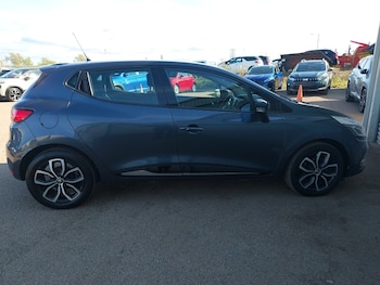 Used Renault Clio 2018 for sale - 79573681: Photo