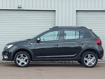 Used Dacia Sandero Stepway 2017 for sale - 79070238: Photo