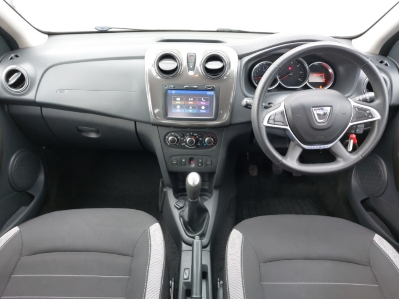 Used Dacia Sandero Stepway 2018 for sale - 77605759: Photo 2