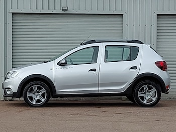 Used Dacia Sandero Stepway 2018 for sale - 77605759: Photo
