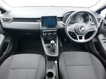 Used Renault Clio 2021 for sale - 76052628: Photo 2