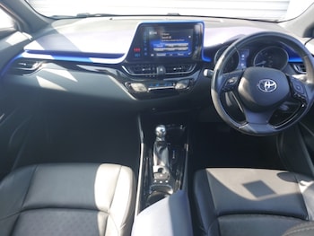Used Toyota C-HR 2018 for sale - 79618361: Photo