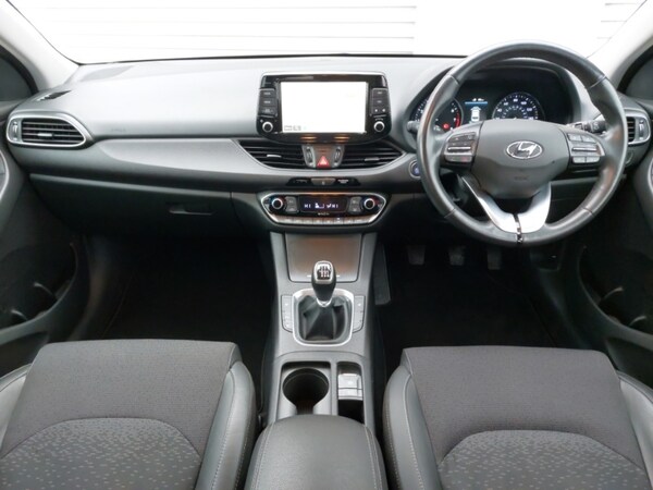 Used Hyundai i30 2017 for sale - 76275770: Photo 2