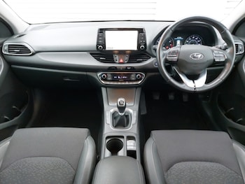 Used Hyundai i30 2017 for sale - 76275770: Photo 2