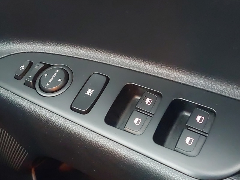 Used Kia Stonic 2023 for sale - 76619025: Photo 17