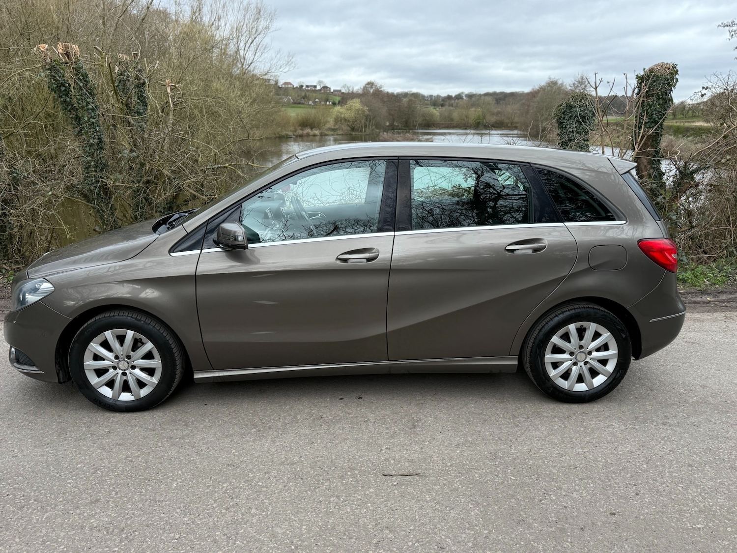 Used Mercedes-Benz B Class 2013 for sale - 77851771: Photo 2