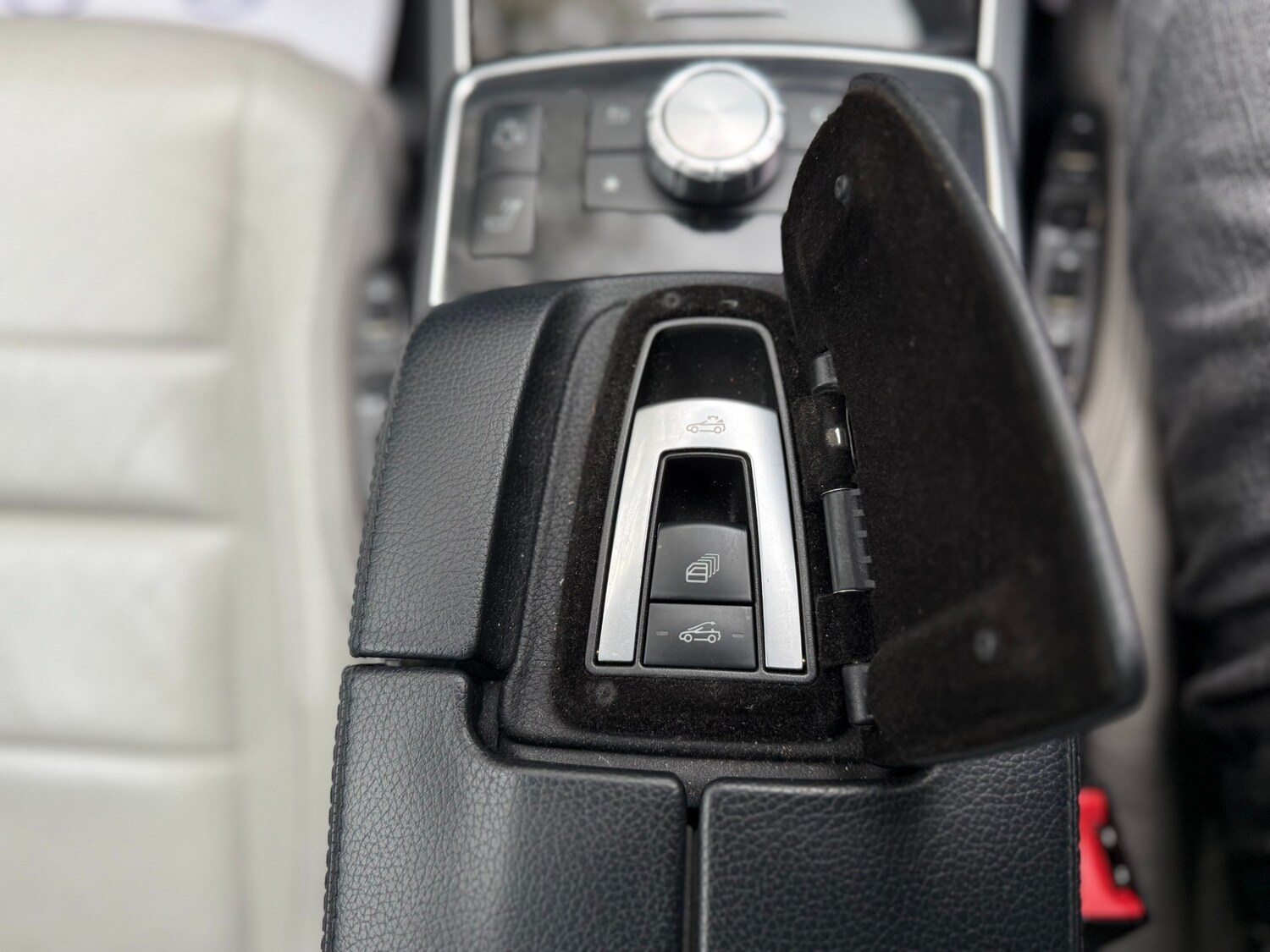 Used Mercedes-Benz E Class 2014 for sale - 77775375: Photo 33