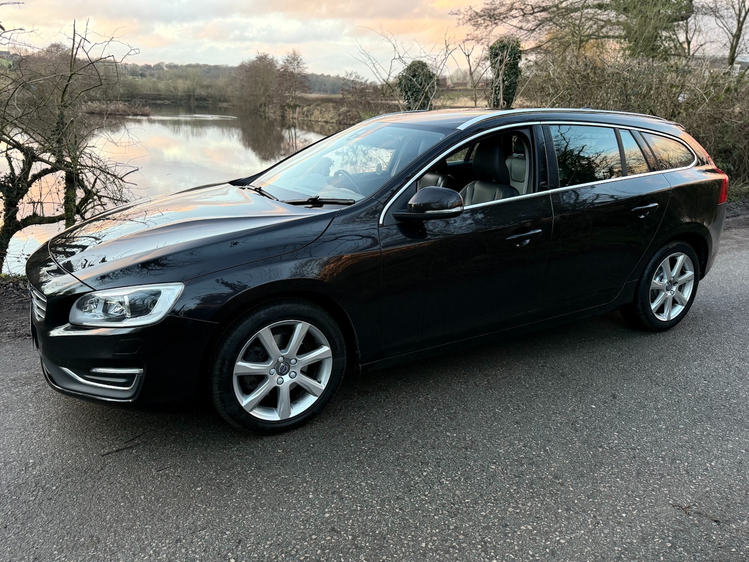 Used Volvo V60 2016 for sale - 77775474: Photo 2