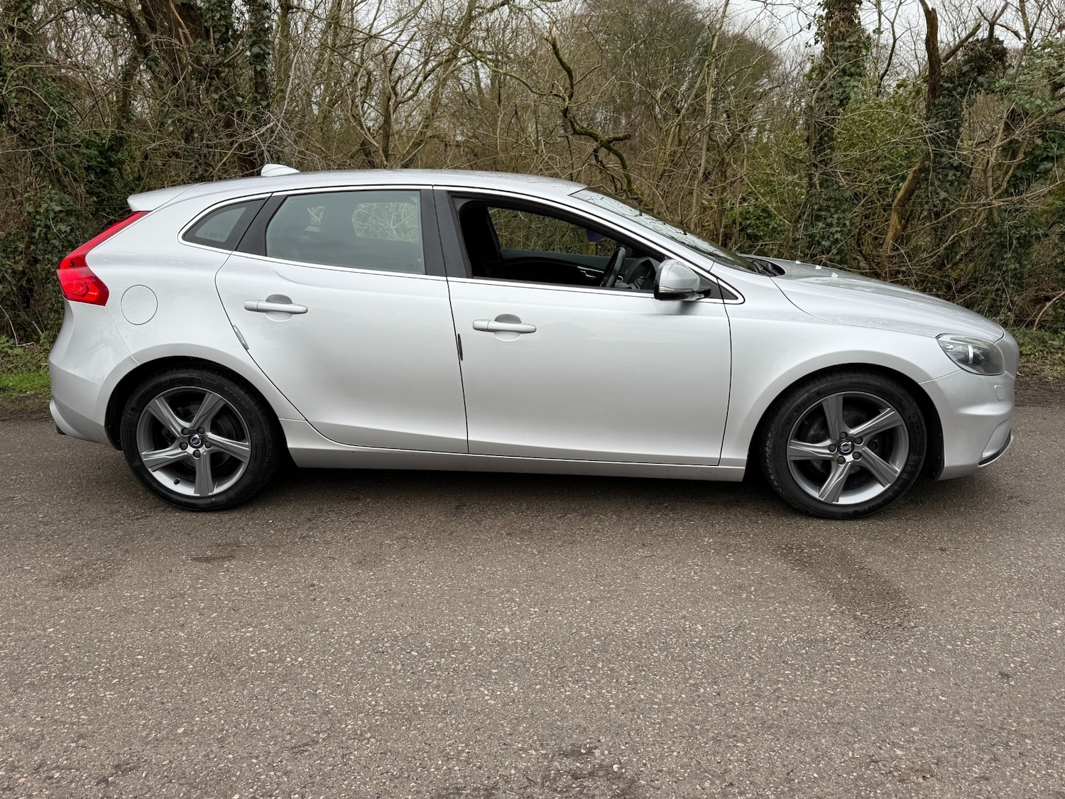 Used Volvo V40 2015 for sale - 77775250: Photo 11