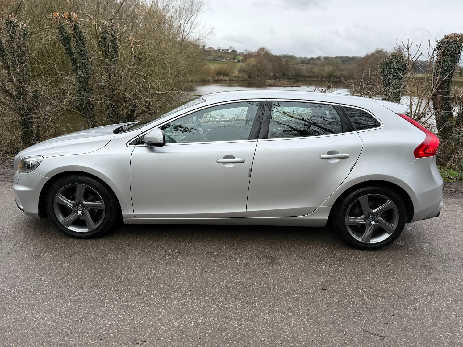 Used Volvo V40 2015 for sale - 77775250: Photo 19