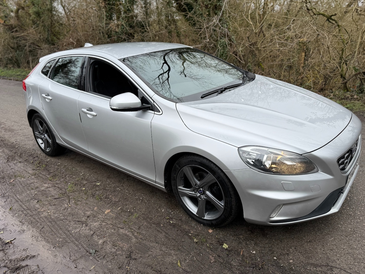Used Volvo V40 2015 for sale - 77775250: Photo 2