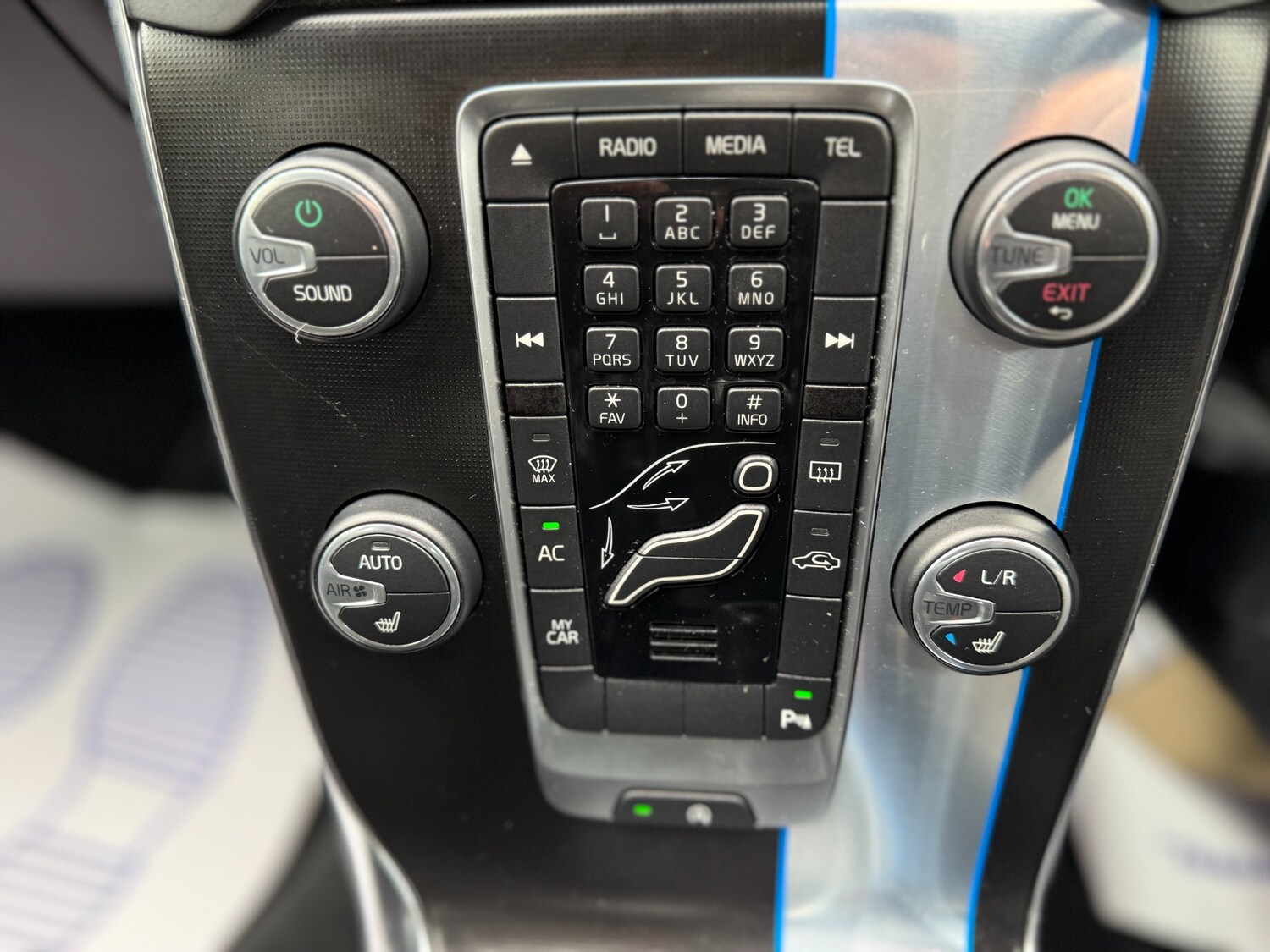 Used Volvo V40 2015 for sale - 77775250: Photo 33