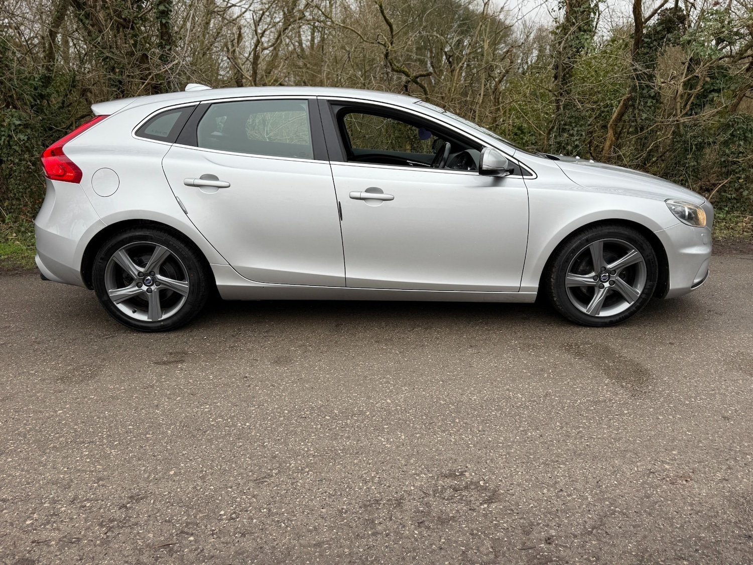 Used Volvo V40 2015 for sale - 77775250: Photo 4