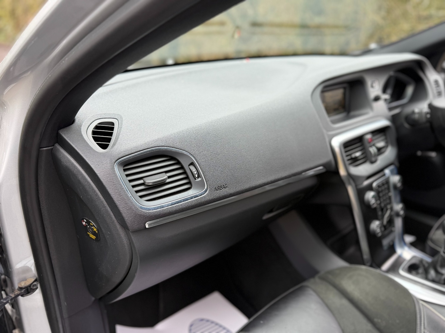 Used Volvo V40 2015 for sale - 77775250: Photo 41