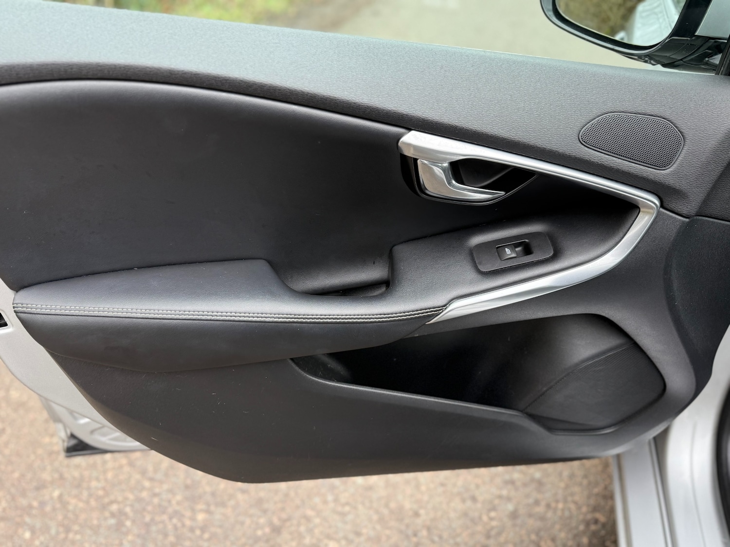 Used Volvo V40 2015 for sale - 77775250: Photo 42