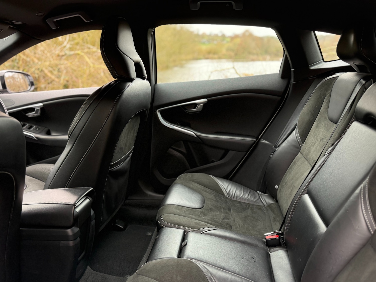 Used Volvo V40 2015 for sale - 77775250: Photo 49