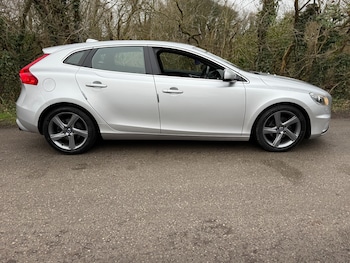 Used Volvo V40 2015 for sale - 77775250: Photo