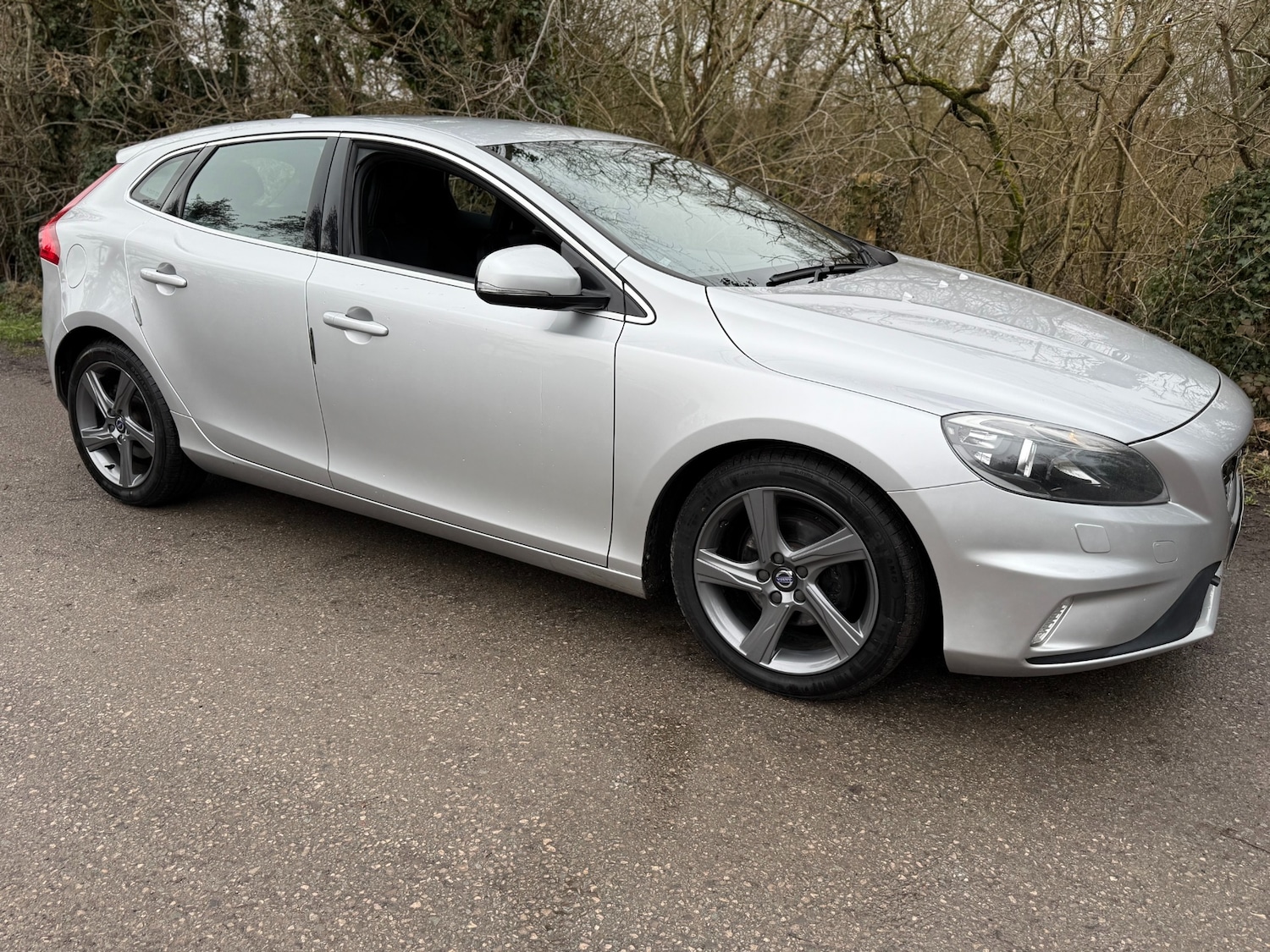 Used Volvo V40 2015 for sale - 77775250: Photo 6