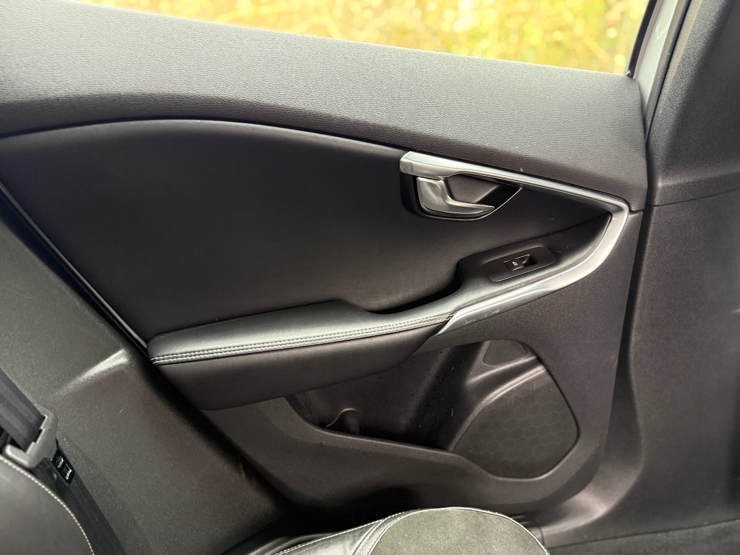 Used Volvo V40 2015 for sale - 77775250: Photo 60