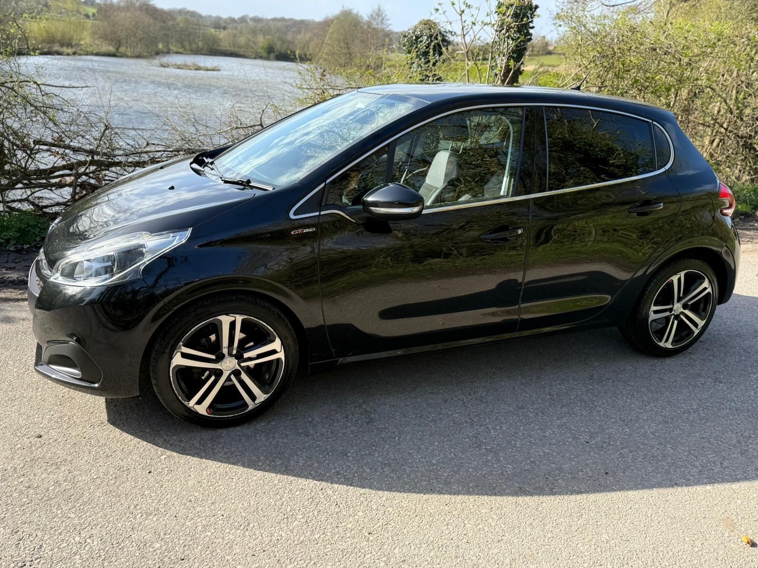Used Peugeot 208 2017 for sale - 78090426: Photo 2