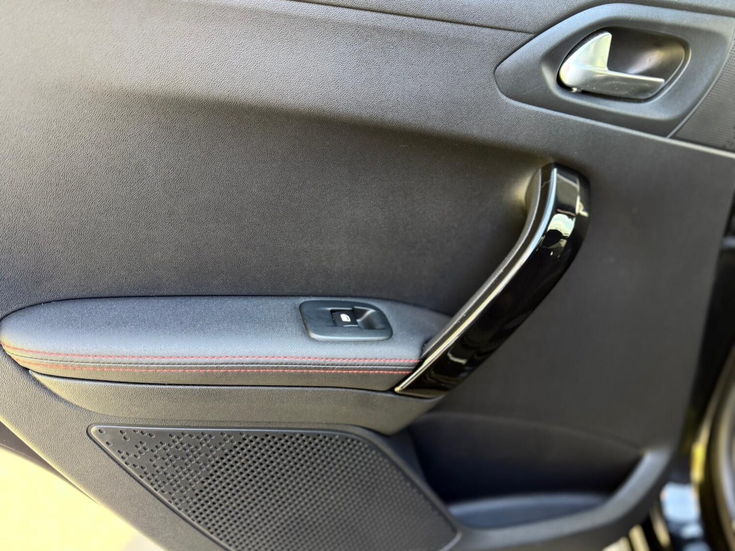 Used Peugeot 208 2017 for sale - 78090426: Photo 25