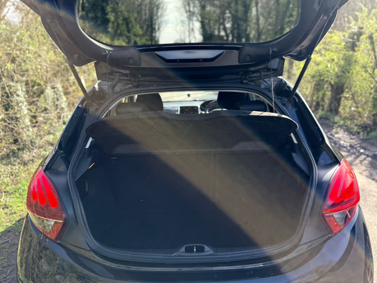 Used Peugeot 208 2017 for sale - 78090426: Photo 53