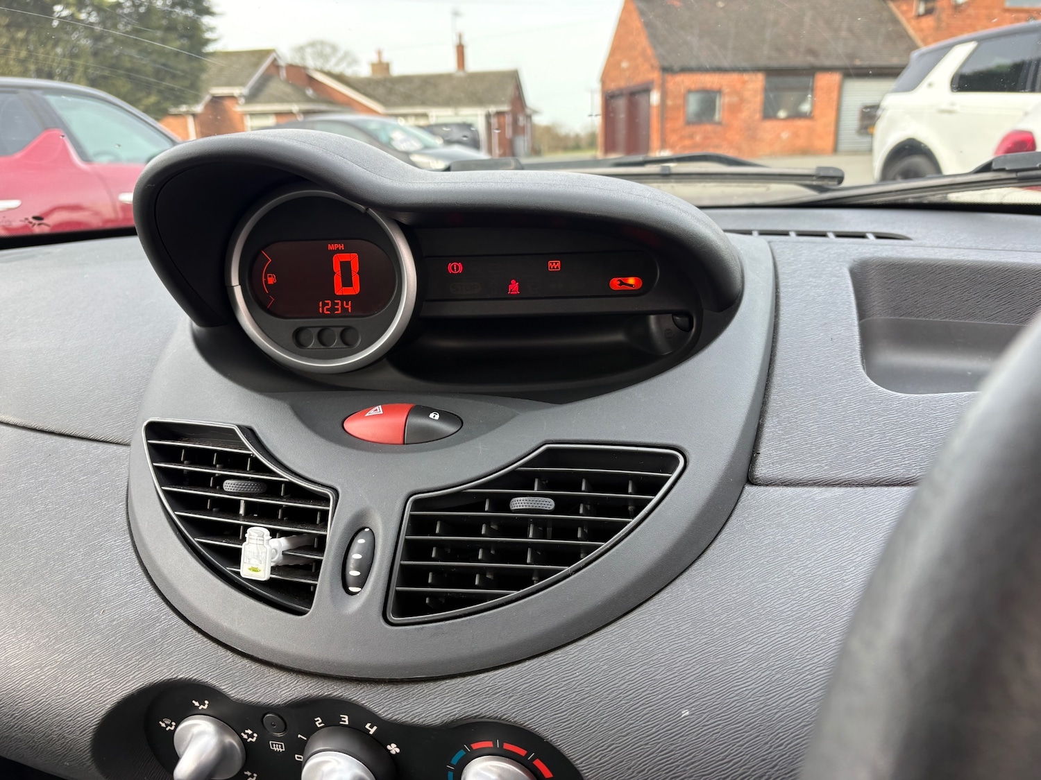 Used Renault Twingo 2011 for sale - 77803904: Photo 8