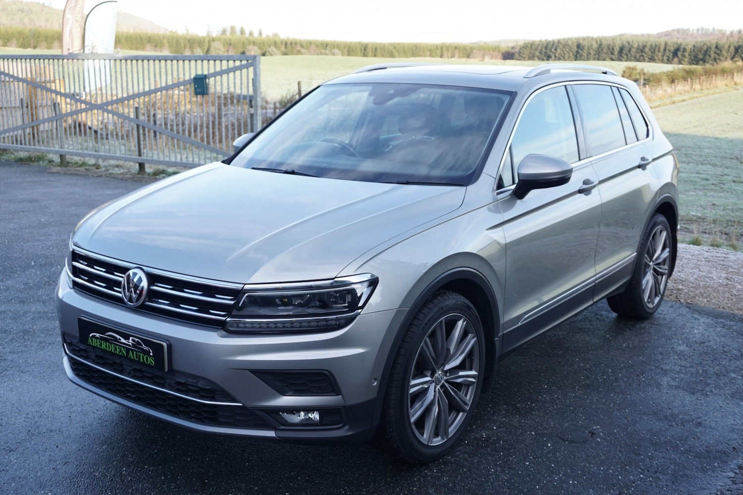 Used Volkswagen Tiguan 2019 for sale - 76963410: Photo 3