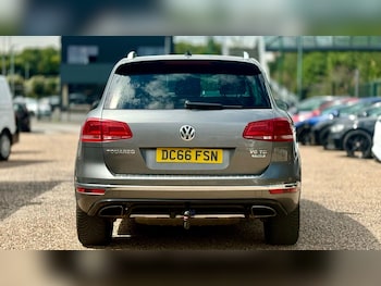 Used Volkswagen Touareg 2016 for sale - 75334333: Photo