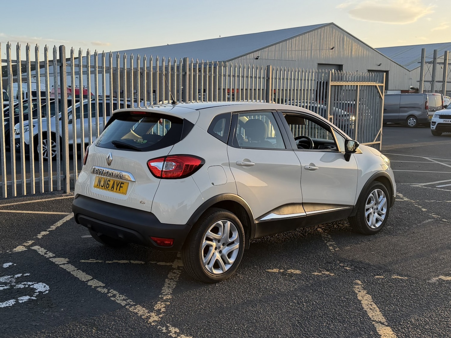 Used Renault Captur 2016 for sale - 77961992: Photo 12