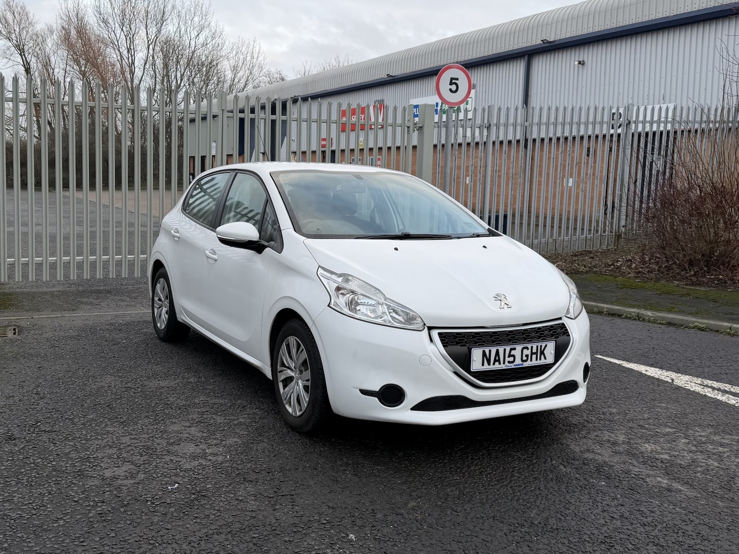 Used Peugeot 208 2015 for sale - 77314110: Photo 2