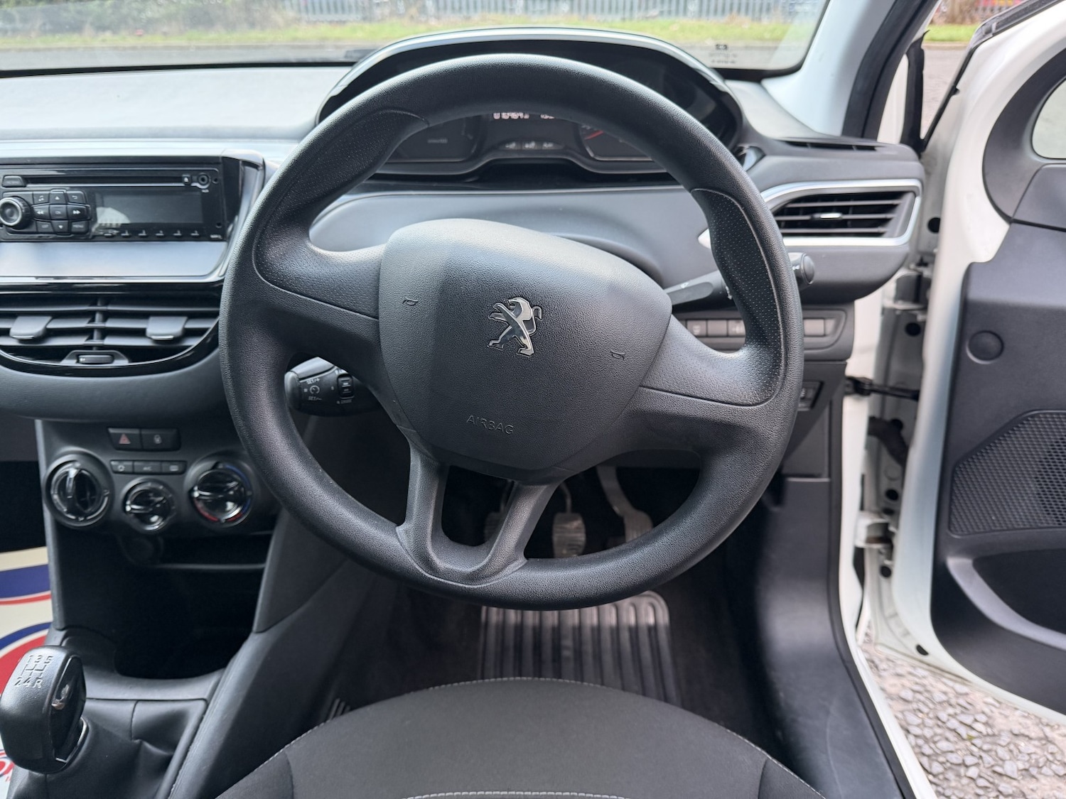 Used Peugeot 208 2015 for sale - 77314110: Photo 22