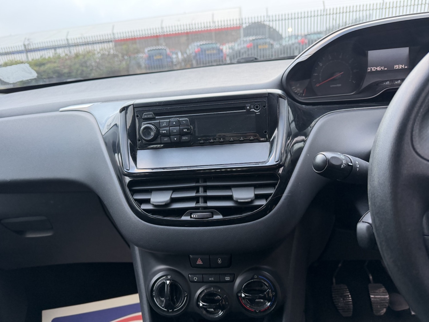 Used Peugeot 208 2015 for sale - 77314110: Photo 24