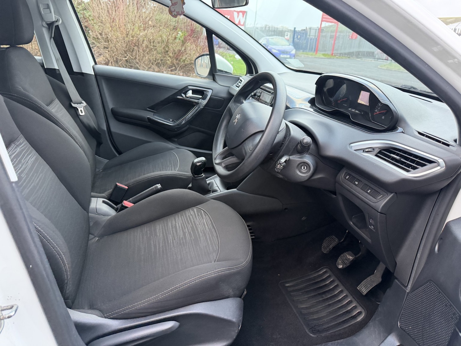 Used Peugeot 208 2015 for sale - 77314110: Photo 26