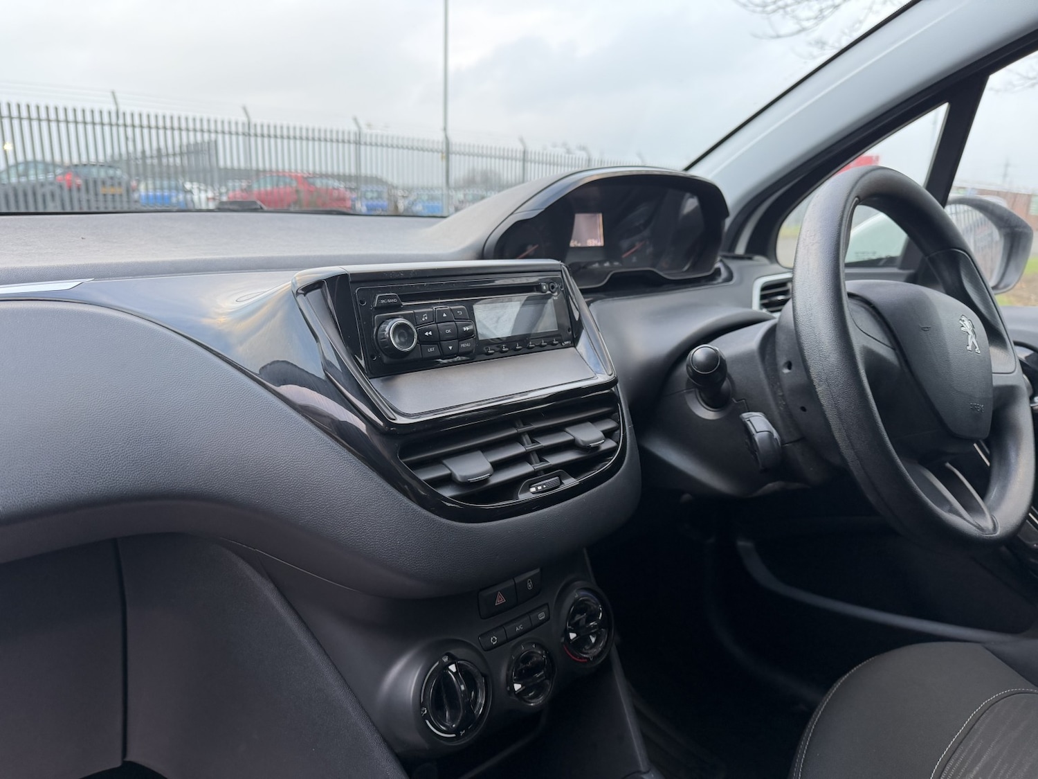 Used Peugeot 208 2015 for sale - 77314110: Photo 33