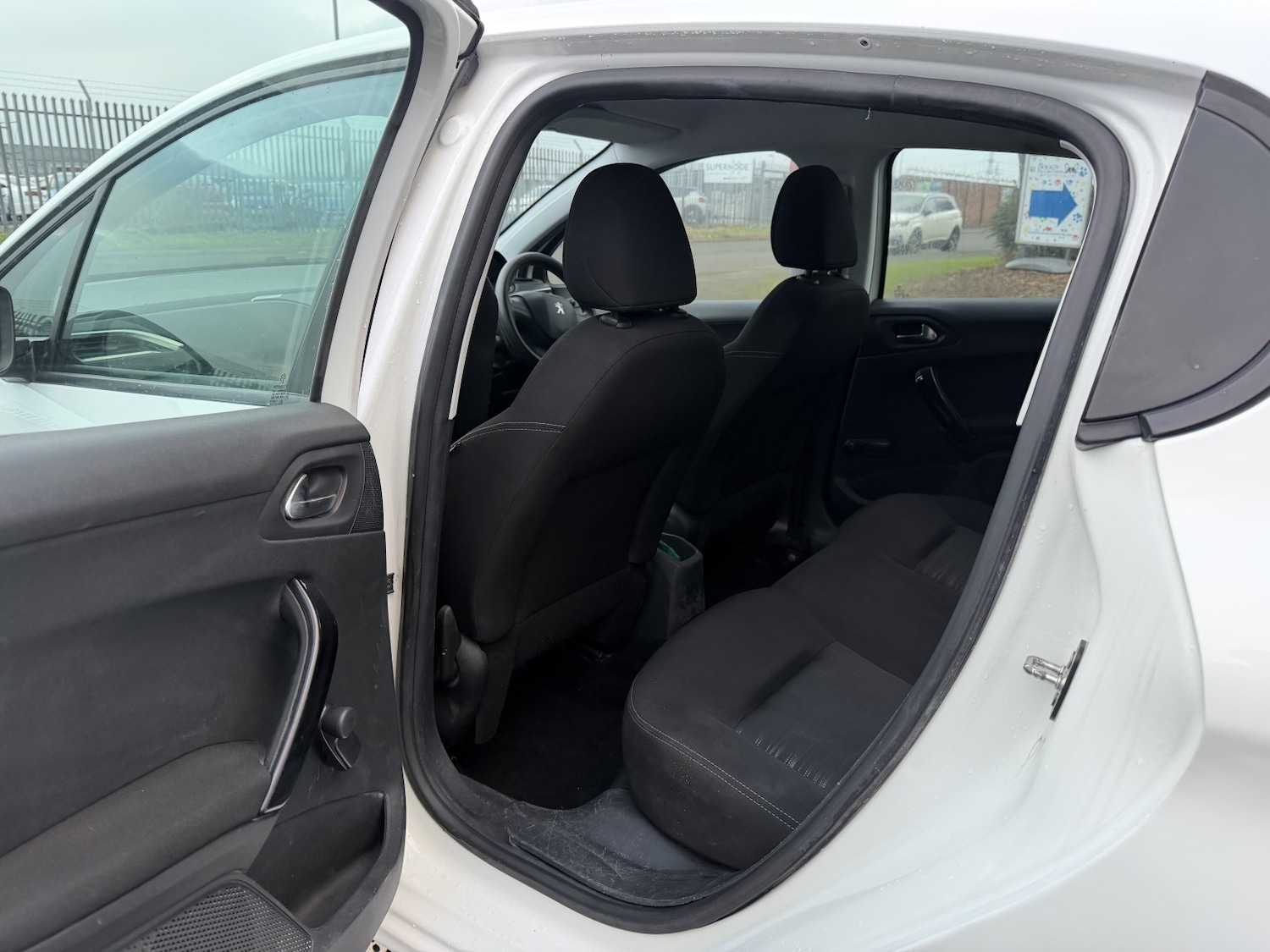 Used Peugeot 208 2015 for sale - 77314110: Photo 36