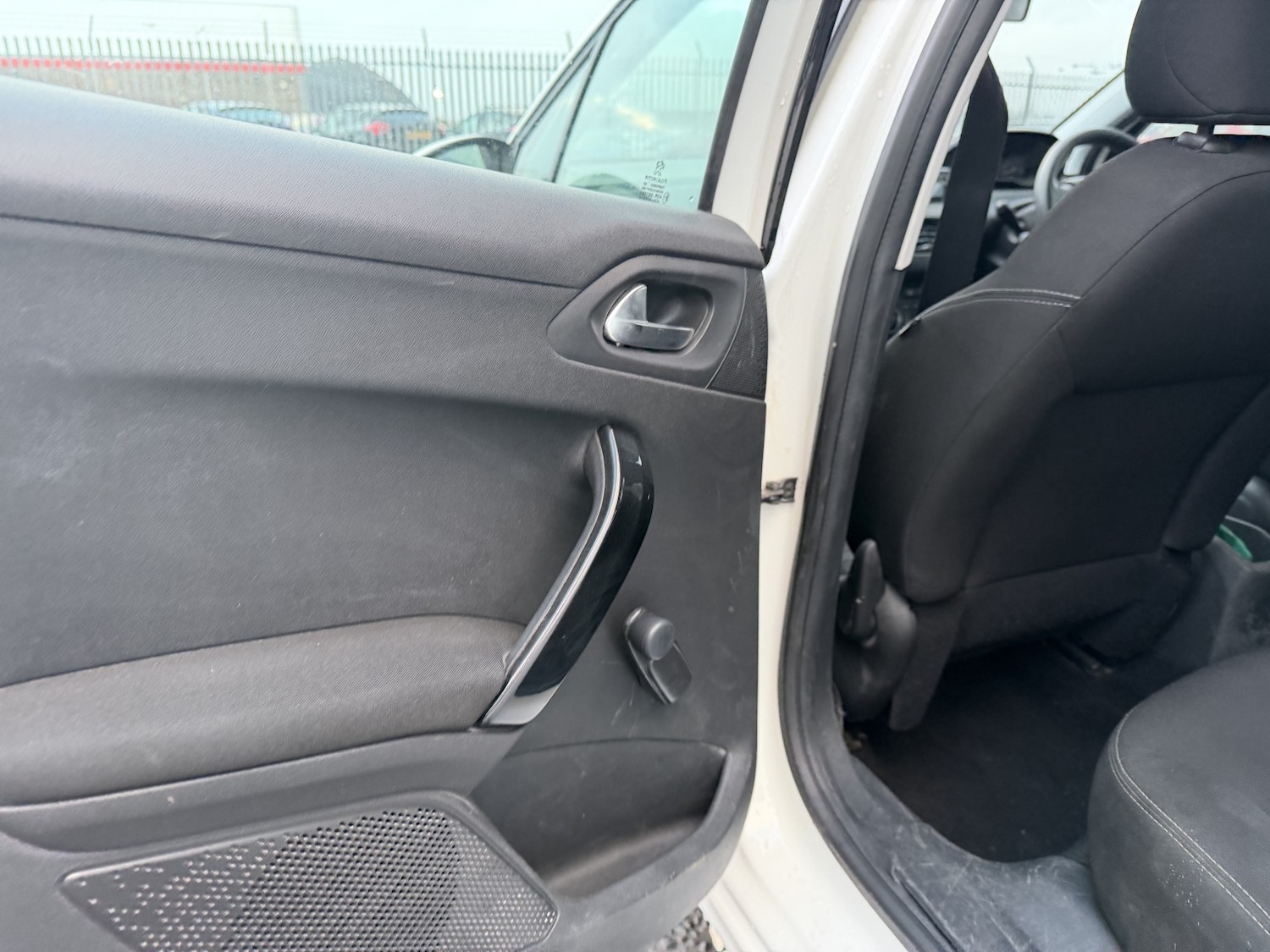 Used Peugeot 208 2015 for sale - 77314110: Photo 37